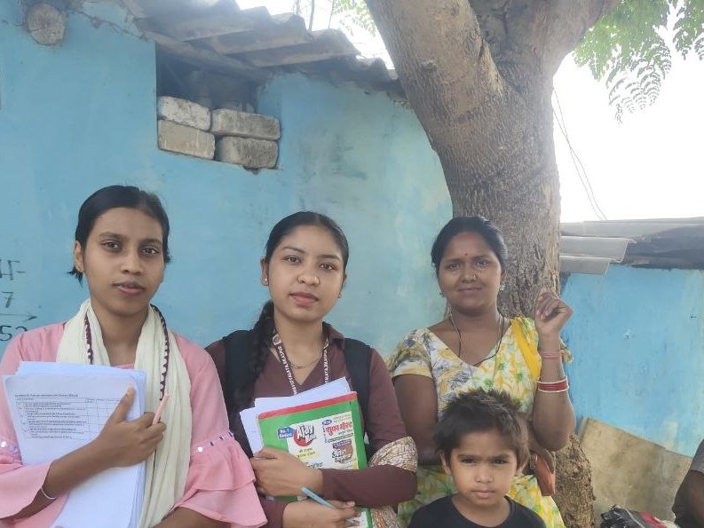 Meraki Manthan volunteers meeting a family during a community outreach survey